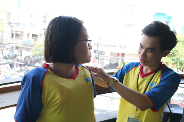 Sinh viên sáng chế áo thun chống đuối nước