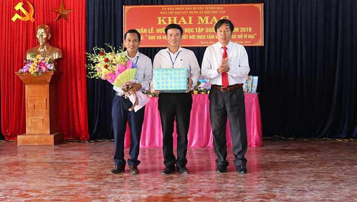 Tuyên Hóa khai mạc tuần lễ học tập suốt đời