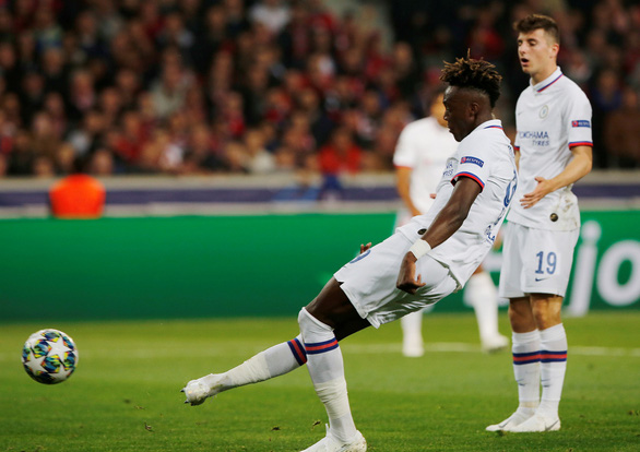 Chelsea thắng trận đầu tay, Ajax đè bẹp Valencia ở Champions League
