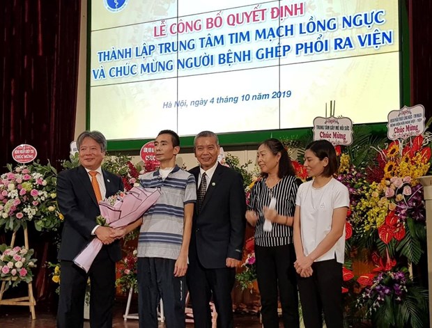 Bệnh nhân ghép phổi thành công đầu tiên được xuất viện