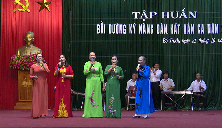 Bố Trạch: Gắn phát triển các loại hình đàn hát dân ca với du lịch