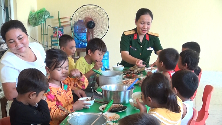 "Bữa cơm cho em" - mô hình cần nhân rộng