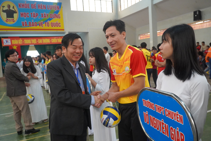 Khai mạc giải bóng chuyền nam ngành GD-ĐT Quảng Bình năm 2019