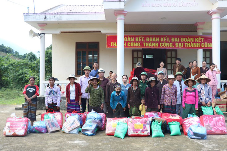 "Bạch Đàn, nẻo về yêu thương"