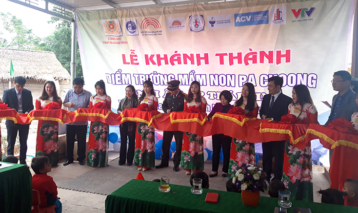 Khánh thành điểm trường mầm non Pa Choong và trao tặng kinh phí xây dựng điểm trường Tà Leeng