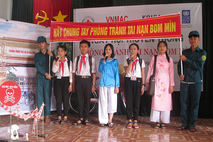 Tổ chức ngày hội truyền thông "Phòng tránh tai nạn bom mìn" tại cộng đồng