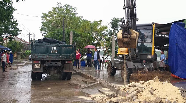 Cưỡng chế tháo dỡ công trình vi phạm pháp luật về đê điều tại xã Duy Ninh