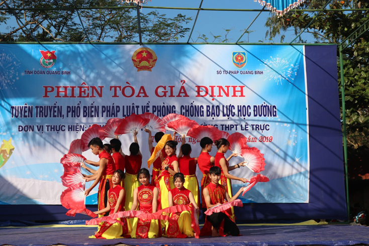 Phiên tòa giả định "Tuyên truyền, phổ biến pháp luật về phòng, chống bạo lực học đường"