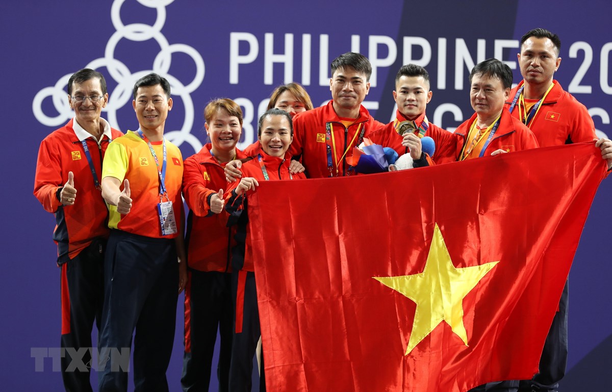 Thủ tướng động viên đoàn thể thao Việt Nam và HLV Park Hang-seo