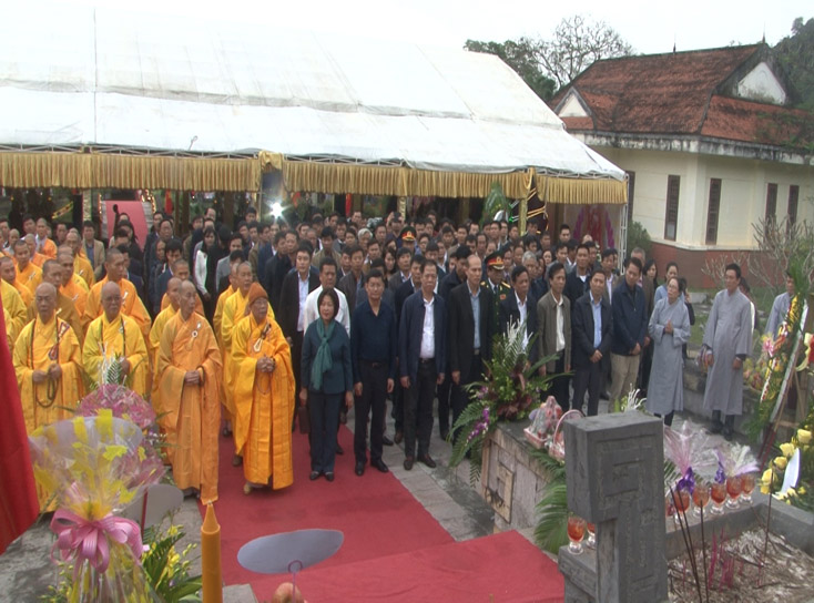 Cầu siêu, dâng hương tưởng niệm các anh hùng liệt sỹ