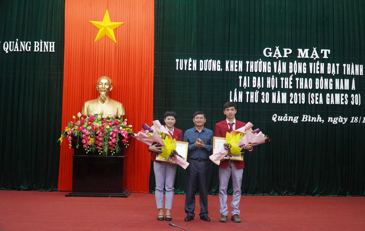 Tuyên dương, khen thưởng vận động viên đạt thành tích xuất sắc tại SEA Games 30