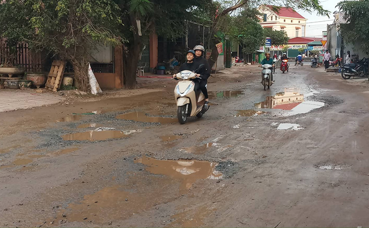 Người dân khốn khổ vì tuyến đường tỉnh lộ 558B xuống cấp