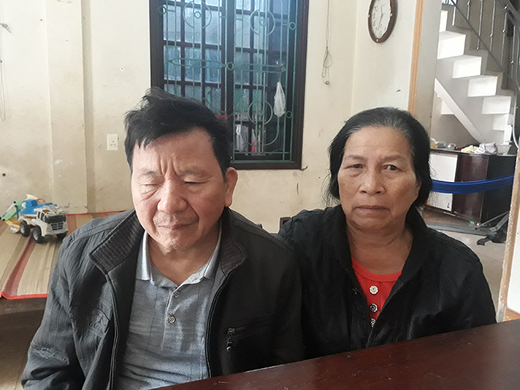 Người đàn ông khiếm thị và khoản nợ "trên trời rơi xuống"