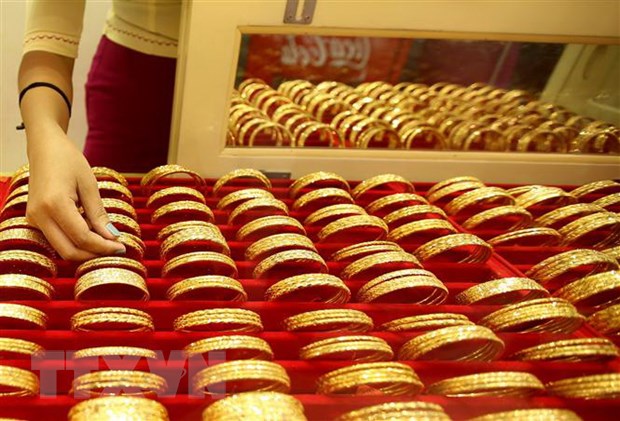 Giá vàng châu Á hướng tới tuần tăng mạnh nhất trong 6 tháng