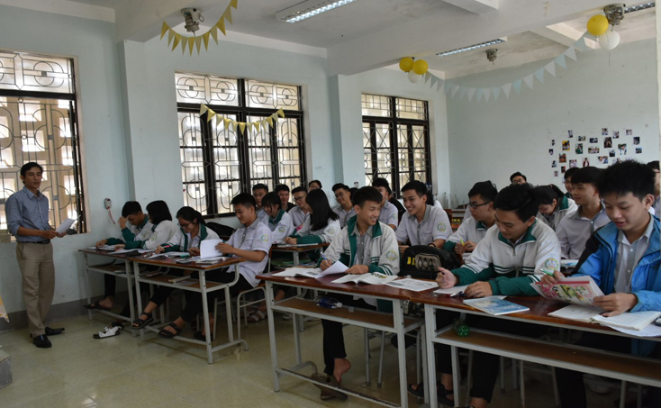 Sáng nay, hơn 32.000 học sinh THPT Quảng Bình đi học trở lại