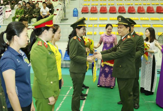 Khai mạc giải bóng chuyền nữ truyền thống Công an tỉnh năm 2020