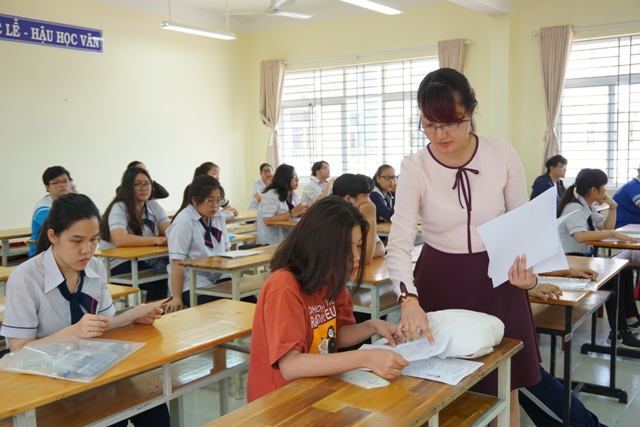 Cần sự thống nhất và đồng bộ thời gian đi học của sinh viên để tránh sự bất an