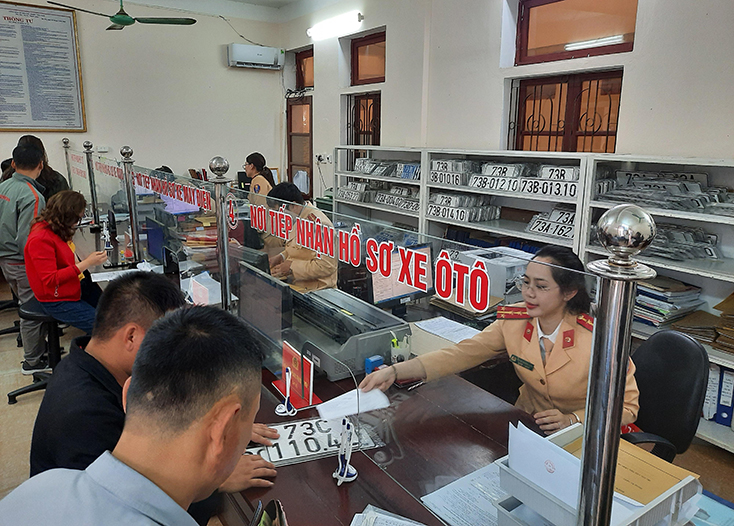 Trả kết quả đăng ký xe ô tô chỉ sau 180 phút làm thủ tục