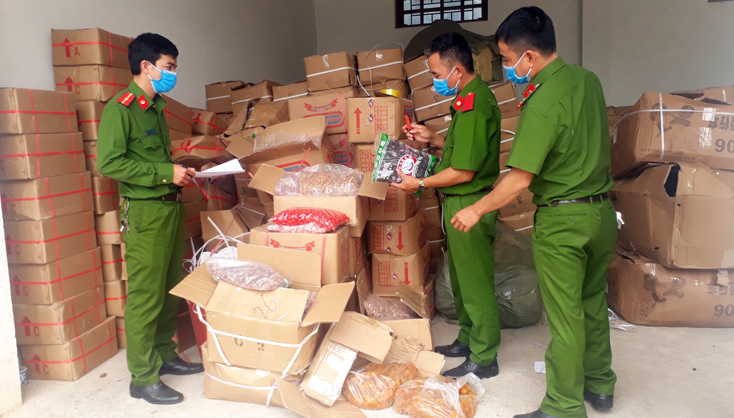 Bắt giữ khối lượng lớn hàng hóa không rõ nguồn gốc xuất xứ