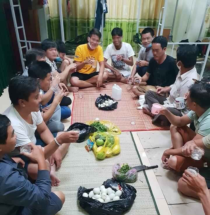 Minh Hóa: Xử phạt nhóm người tổ chức ăn nhậu trong khu cách ly tập trung