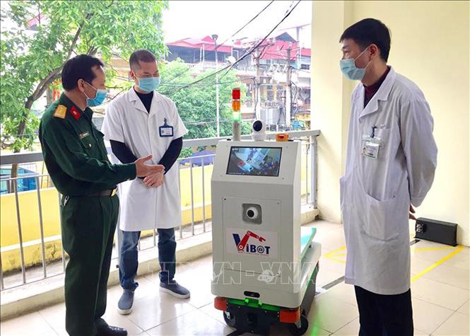 Robot do Bộ KH&amp;CN đặt hàng đã ra đời để hỗ trợ điều trị COVID-19