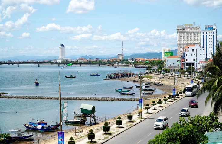 "Ngắm" phố trong thơ Văn Lợi