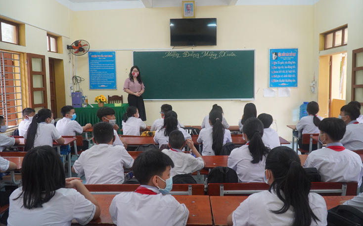Hơn 5.500 học sinh vùng đặc biệt khó khăn được nhận gạo hỗ trợ học kỳ II