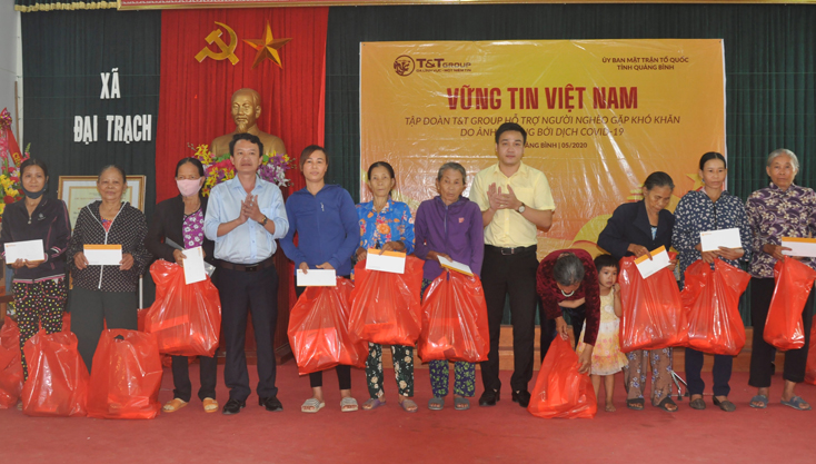 T&amp;T Group tặng 500 suất quà cho người dân Quảng Bình bị ảnh hưởng dịch bệnh Covid-19