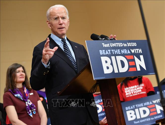 Ứng cử viên Joe Biden dẫn trước Tổng thống Trump tại 3 bang chiến địa