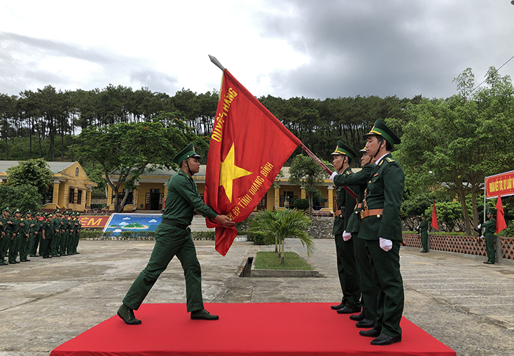 180 chiến sỹ mới tuyên thệ dưới quân kỳ Quyết thắng
