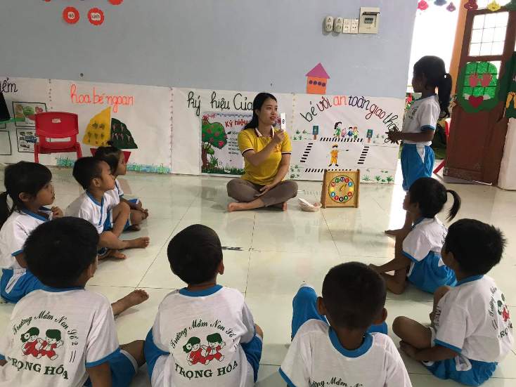 Cô giáo mầm non vùng biên học và làm theo Bác