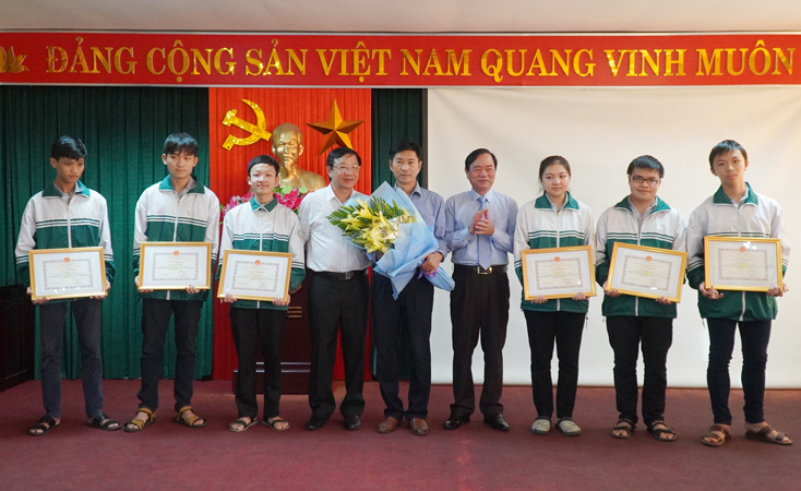 Học sinh Quảng Bình được chọn vào đội tuyển Olympic Vật lý Châu Âu 2020