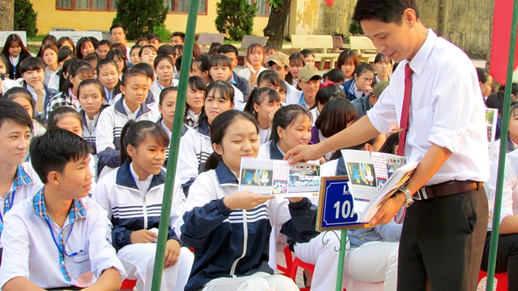 Đẩy mạnh giáo dục tư tưởng, đạo đức, lối sống cho học sinh
