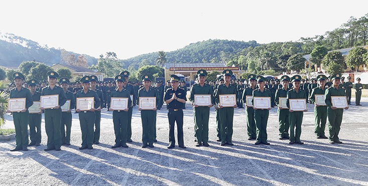 180 tân binh hoàn thành khoá huấn luyện tại BĐBP Quảng Bình