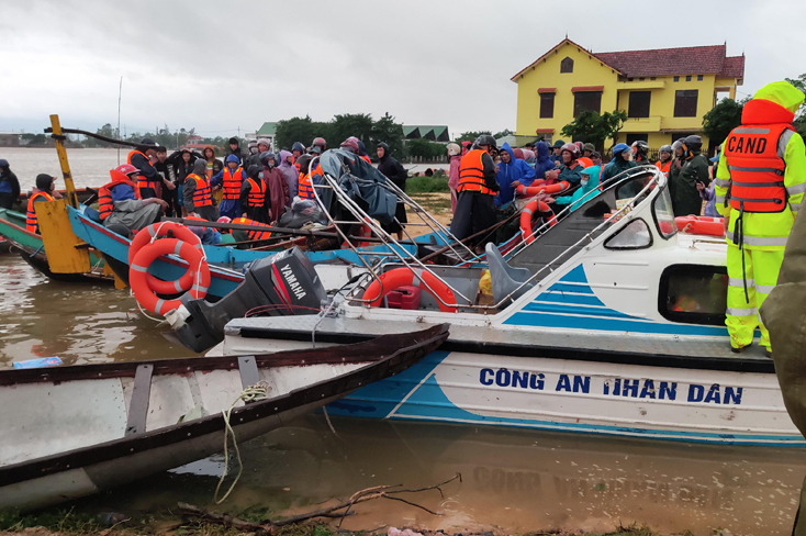 Quảng Ninh: Quyết tâm không để người dân đói, rét do lũ