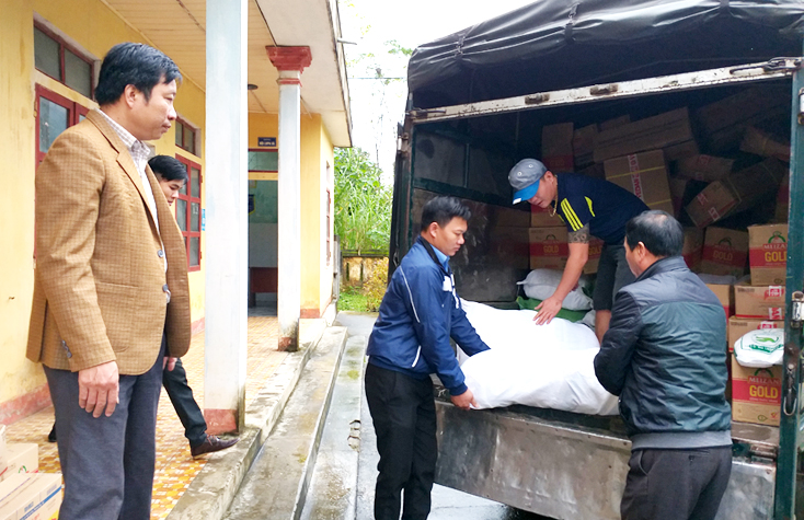Tiếp tục phân bổ 2.500 tấn gạo hỗ trợ người dân vùng lũ