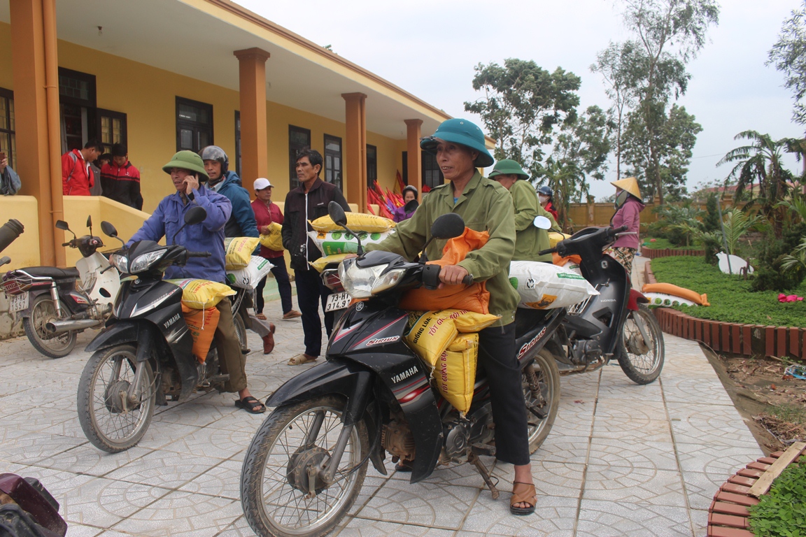 Hướng về người dân vùng lũ Quảng Bình