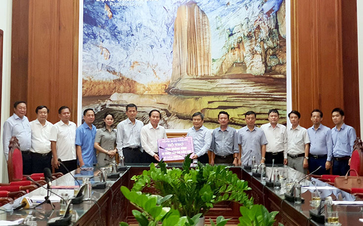 Thường trực Tỉnh ủy Quảng Bình làm việc với Đoàn công tác của Tỉnh ủy Hậu Giang