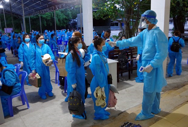 Việt Nam thêm 10 ca mắc mới COVID-19, cách ly ngay khi nhập cảnh