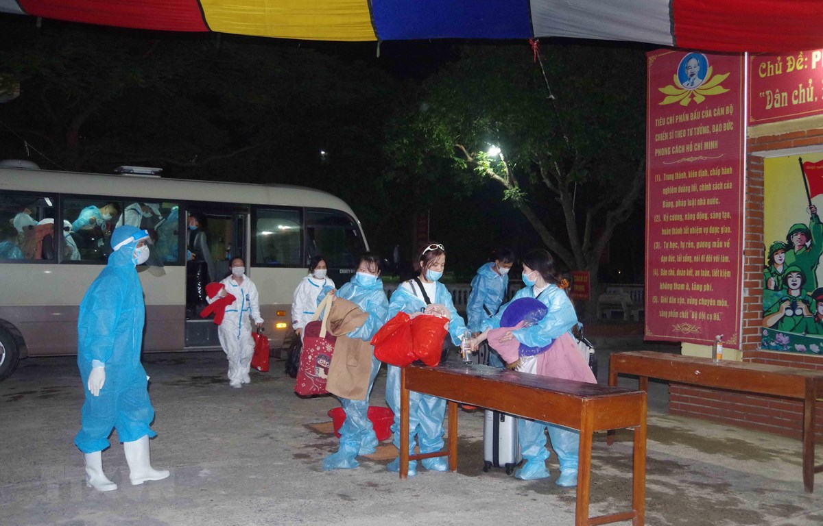 Việt Nam có thêm 7 ca mắc COVID-19, cách ly ngay khi nhập cảnh