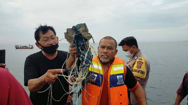 Indonesia: Tìm thấy mảnh vỡ của máy bay Sriwijaya Air bị mất liên lạc