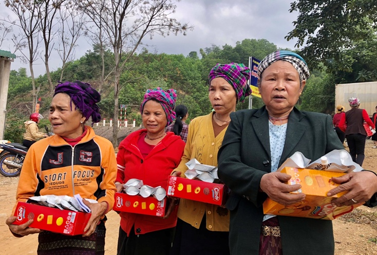 Tết sẻ chia nơi biên giới Việt-Lào