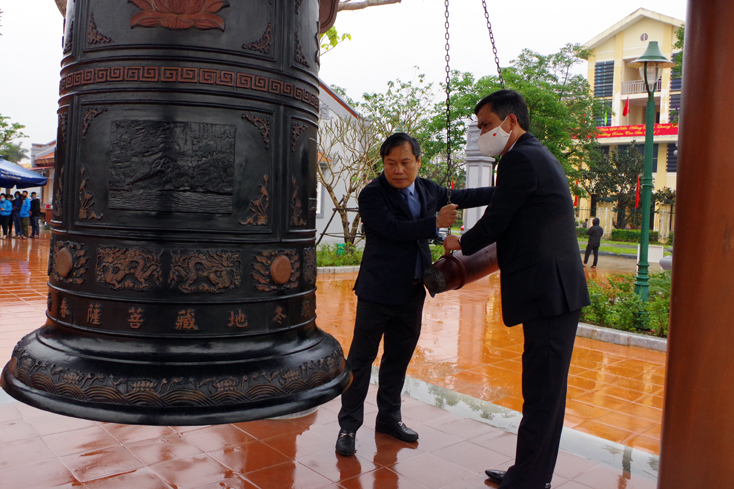 Lãnh đạo tỉnh Quảng Bình viếng, dâng hương Đền thờ Bác Hồ và các Anh hùng liệt sỹ;  Nghĩa trang Liệt sỹ Ba Dốc