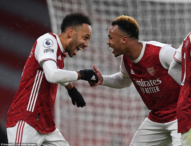 M.U hụt hơi trong cuộc đua ngôi vương Premier League