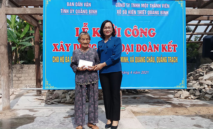 Khởi công xây dựng nhà "Đại đoàn kết" cho đảng viên huy hiệu 70 năm tuổi Đảng