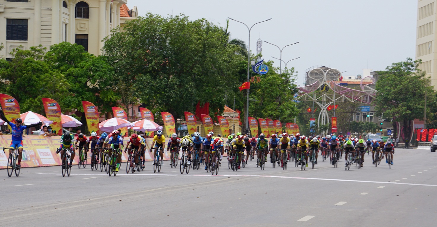 Cua-rơ Nguyễn Tấn Hoài về nhất chặng 9 cuộc đua xe đạp tranh Cúp Truyền hình TP. Hồ Chí Minh lần thứ 33