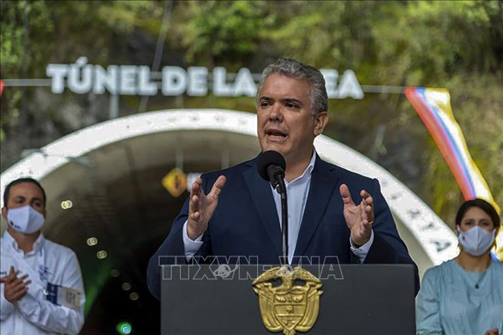 Tấn công nhằm vào trực thăng chở Tổng thống Colombia