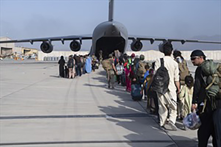 Đánh bom liều chết, đấu súng bên ngoài sân bay Kabul của Afghanistan