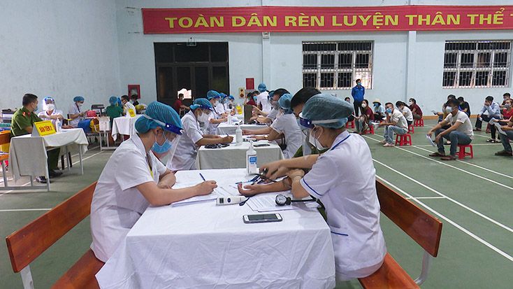 TX. Ba Đồn:  Hơn 800 liều vắc xin được tiêm cho lực lượng tuyến đầu