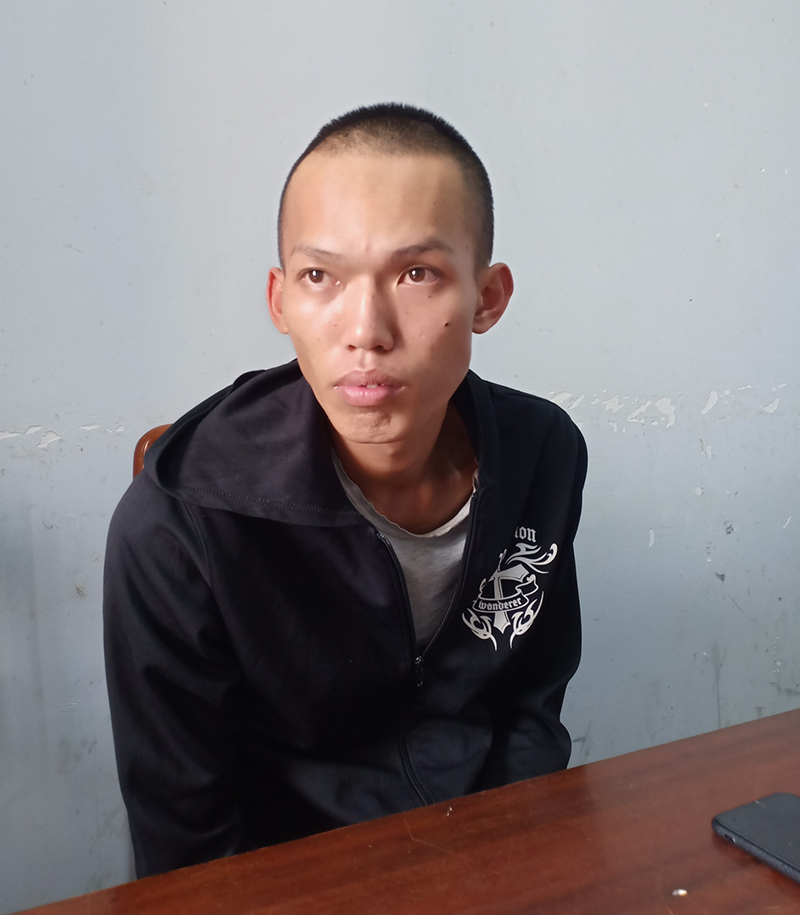 Kiểm tra thanh niên đang đi bộ, phát hiện tàng trữ trái phép ma túy